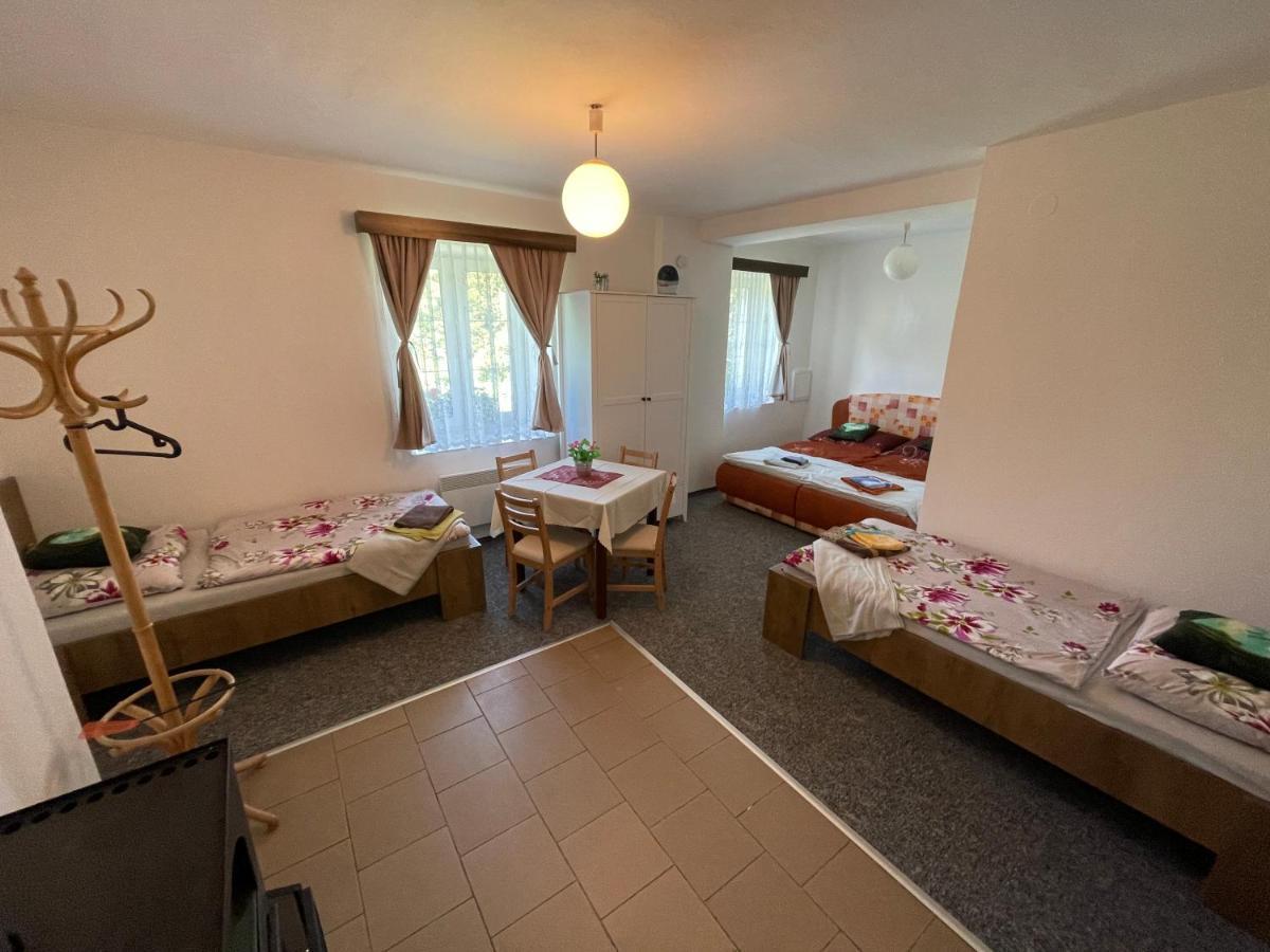 Penzion Na Vysluni Strasin Exteriör bild