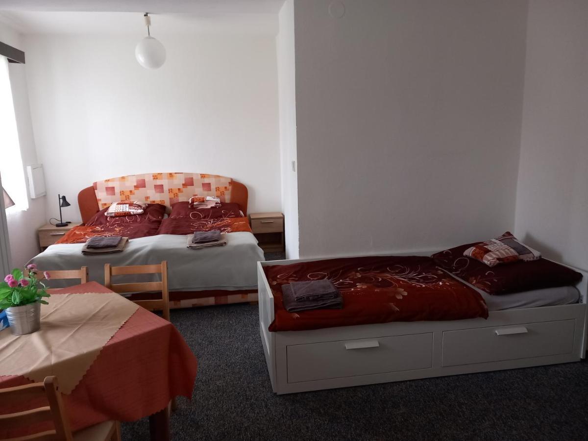 Penzion Na Vysluni Strasin Exteriör bild